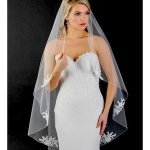 NWT Bel Aire Bridal Ivory Fingertip Wedding Veil